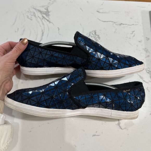 All Black Blue Holographic Geometric Pointed Toe Slip On Shoe, Size 40, EUC - Picture 3 of 8